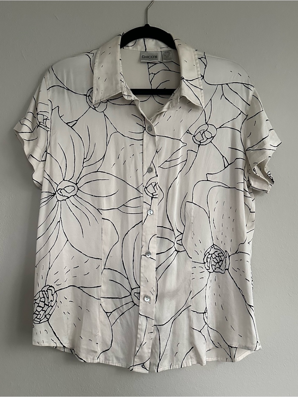 Chico's Silk Blend White Short-Sleeve Floral Button-Down Blouse Abalone Buttons